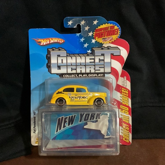 🆕 HOT WHEELS- CONNECT CARS - NEW YORK - Picture 1 of 4